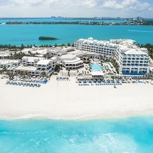 Wyndham Alltra Cancun All Inclusive Resort